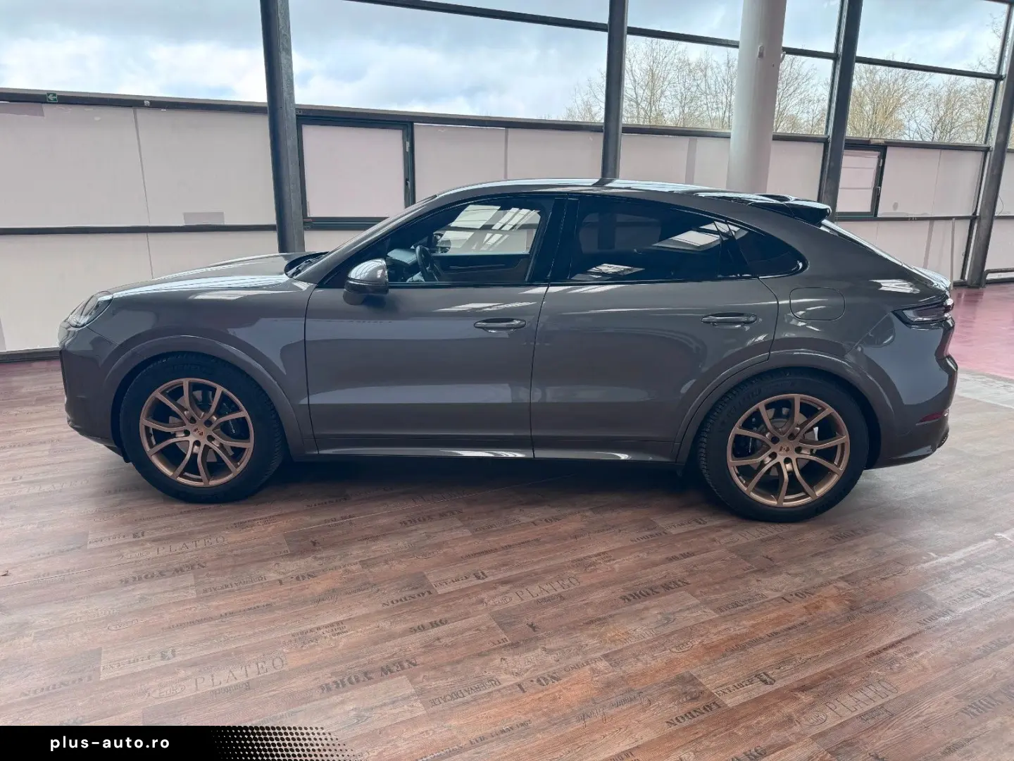 PORSCHE E-Hybrid Coupé   InnoDrive   BOSE   Matrix   21