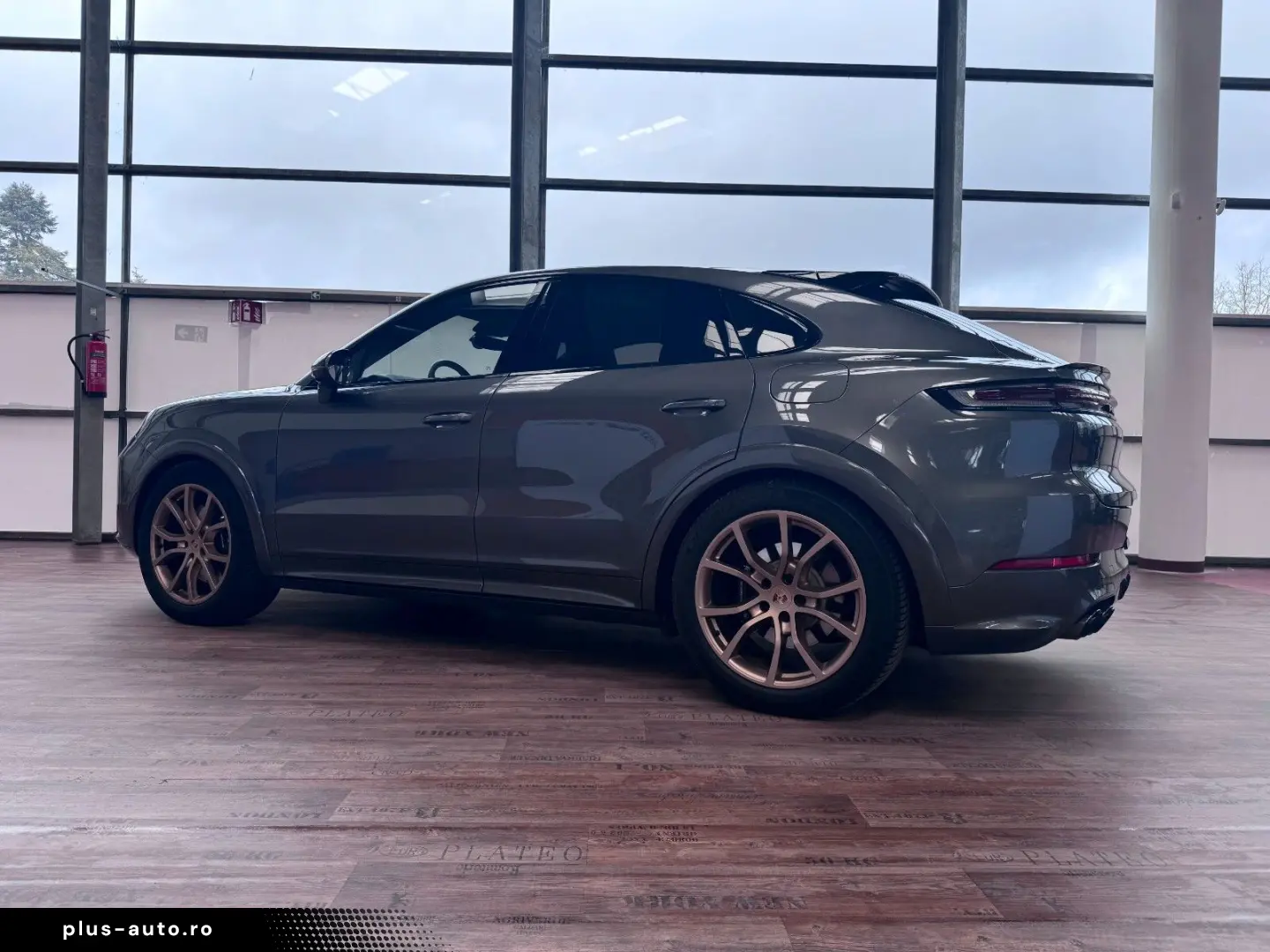 PORSCHE E-Hybrid Coupé   InnoDrive   BOSE   Matrix   21