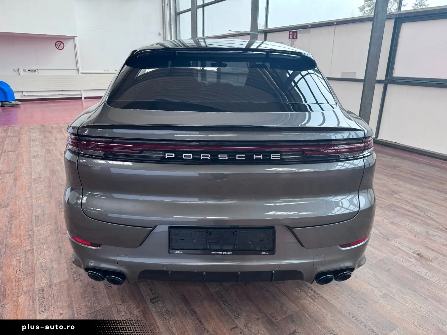 PORSCHE E-Hybrid Coupé   InnoDrive   BOSE   Matrix   21