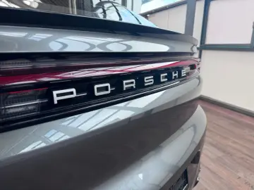 PORSCHE E-Hybrid Coupé   InnoDrive   BOSE   Matrix   21