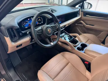 PORSCHE E-Hybrid Coupé   InnoDrive   BOSE   Matrix   21