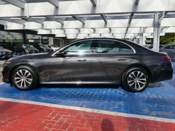 MERCEDES-BENZ E 200 Avantgarde Advanced  Distronic L…