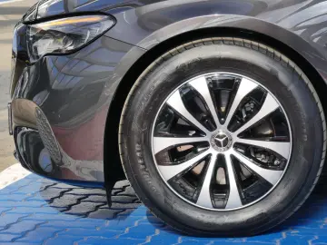 MERCEDES-BENZ E 200 Avantgarde Advanced  Distronic L…