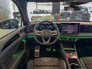 VW Tiguan 2.0 TDI 4M R-Line AHK ACC HUD LED IQDriv