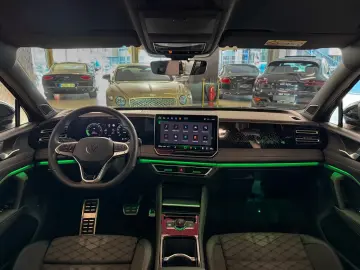 VW Tiguan 2.0 TDI 4M R-Line AHK ACC HUD LED IQDriv