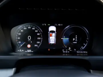 Volvo XC90 T8 PHEV 7 Locuri H&K 360 HUD Panoramic Keyless
