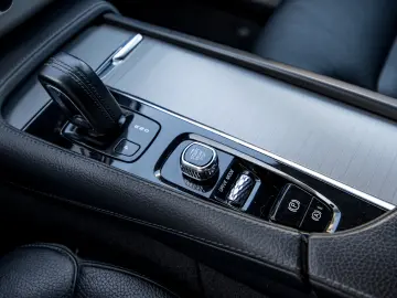 Volvo XC90 T8 PHEV 7 Locuri H&K 360 HUD Panoramic Keyless