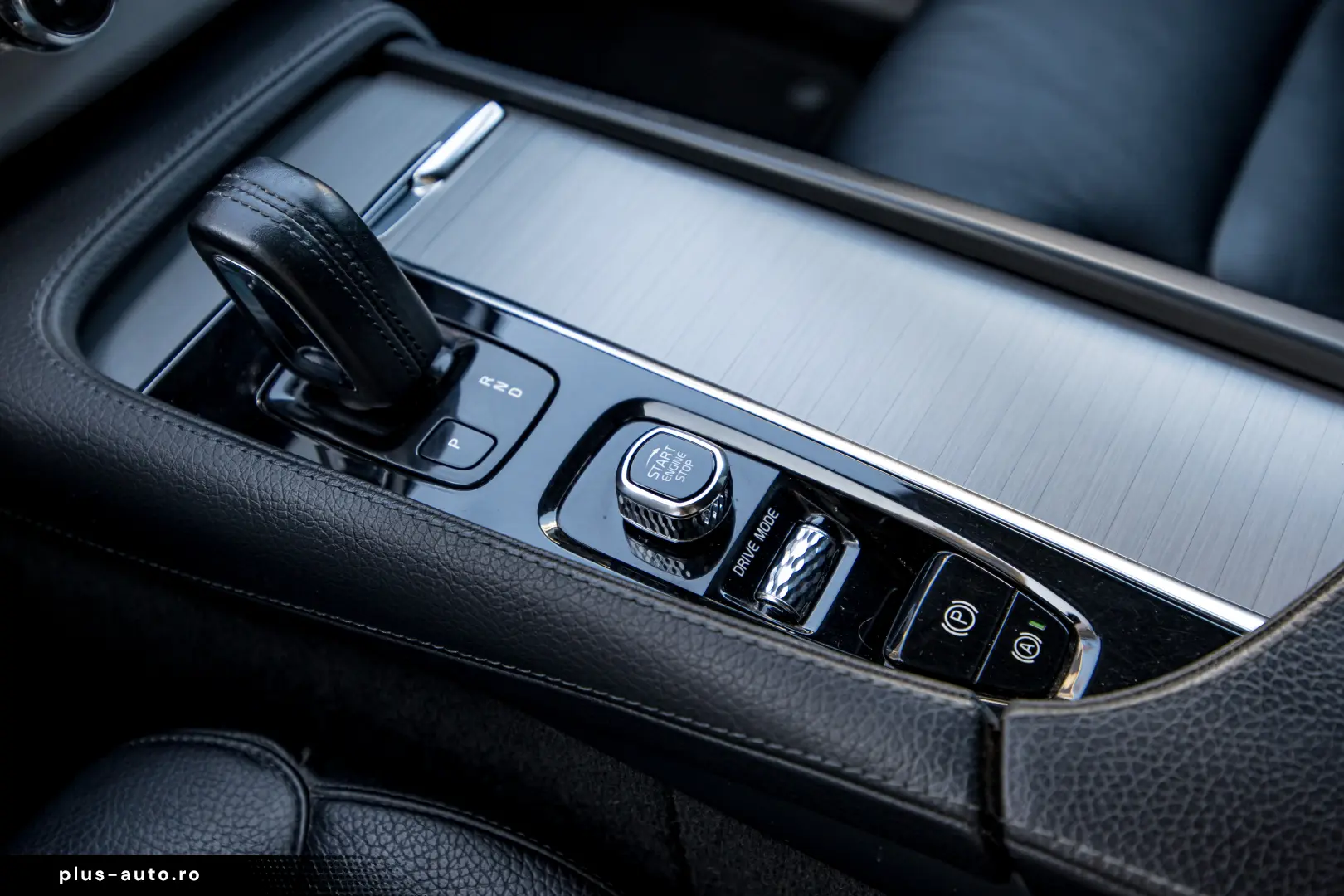 Volvo XC90 T8 PHEV 7 Locuri H&K 360 HUD Panoramic Keyless