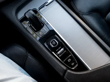 Volvo XC90 T8 PHEV 7 Locuri H&K 360 HUD Panoramic Keyless