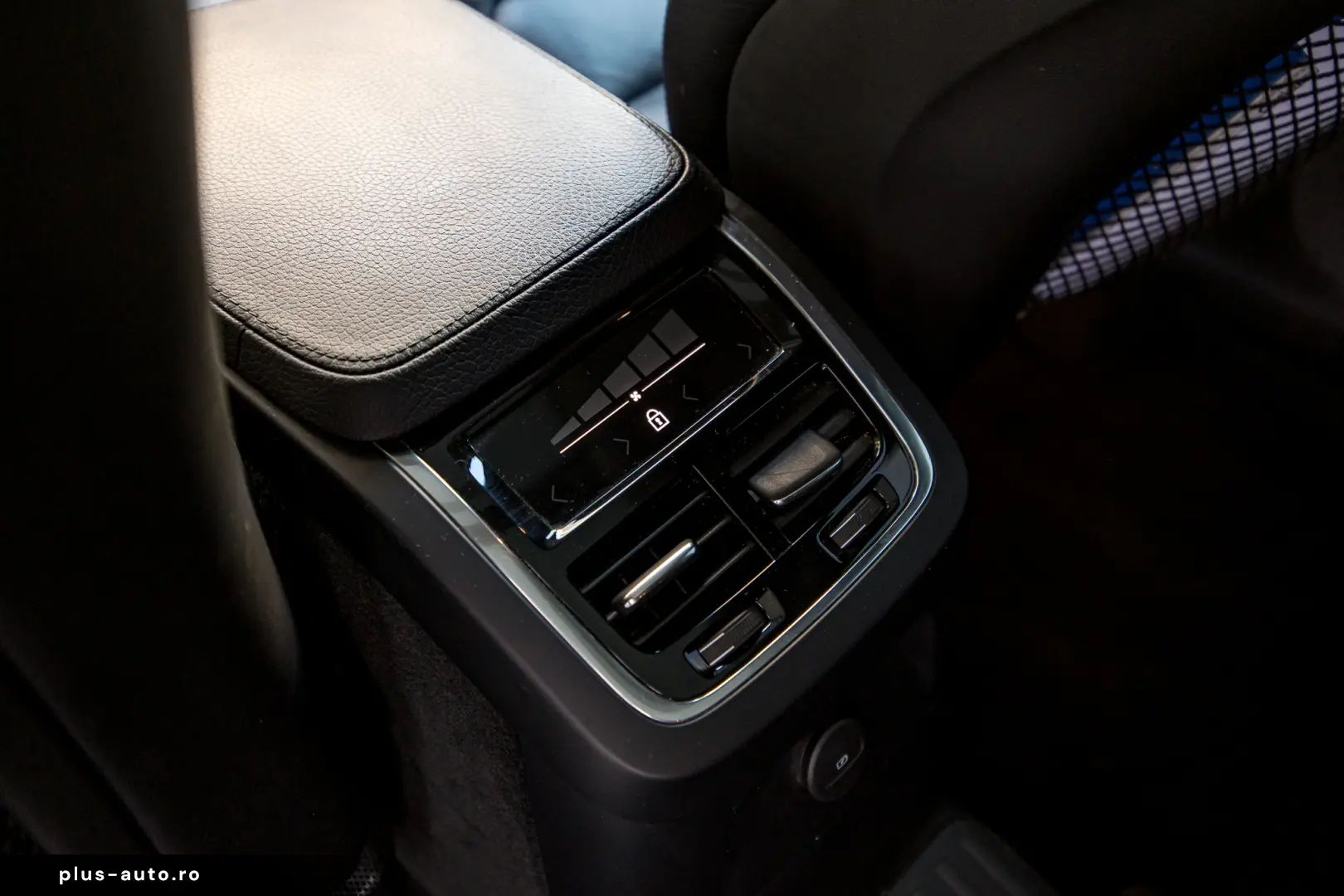 Volvo XC90 T8 PHEV 7 Locuri H&K 360 HUD Panoramic Keyless