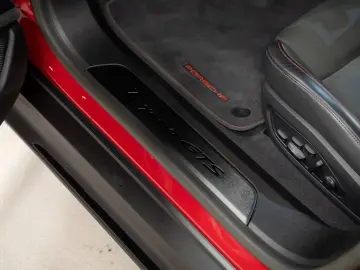 PORSCHE Taycan GTS Sport Turismo InnoDrive Sport Chrono