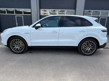Porsche Cayenne E-Hybrid Platinum Edition AHK