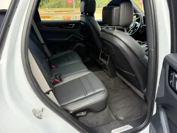 Porsche Cayenne E-Hybrid Platinum Edition AHK