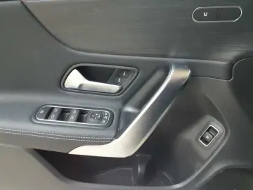 MERCEDES-BENZ CLA 250 e 8G-Progressive Beam MBUX