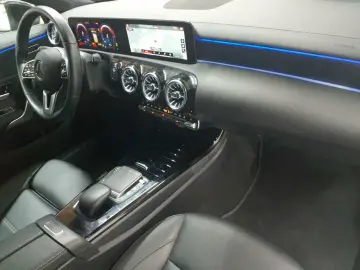 MERCEDES-BENZ CLA 250 e 8G-Progressive Beam MBUX