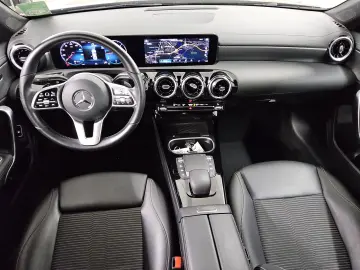 MERCEDES-BENZ CLA 200 d Progressive MBUX LED Distronic