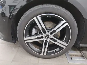 MERCEDES-BENZ CLA 200 d Progressive MBUX LED Distronic