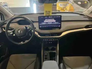 Skoda Enyaq 60 electric 132 kW   LED RFK ACC Navi
