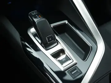 Peugeot 5008 Gen-Ii-2016