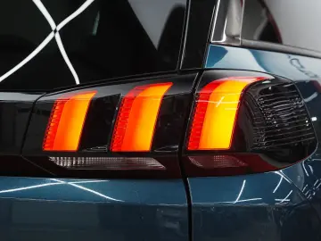 Peugeot 5008 Gen-Ii-2016