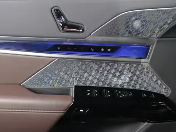 BMW 750 e xDr.M-Sportp.Panod.SKY.Sitzbel.B&W Massage