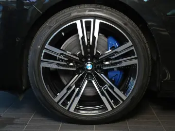 BMW 750 e xDr.M-Sportp.Panod.SKY.Sitzbel.B&W Massage