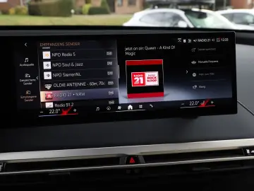 BMW iX xDrive40 Edition Sport Suite Pano Luft Laser