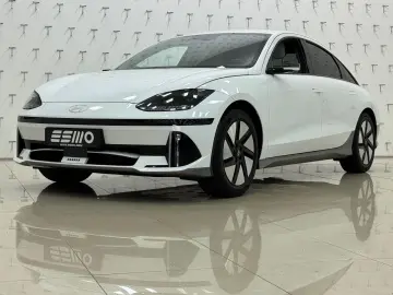 HYUNDAI IONIQ 6 77 4kWh 325ps 4WD Uniq 360 K BOSE NAV Qi