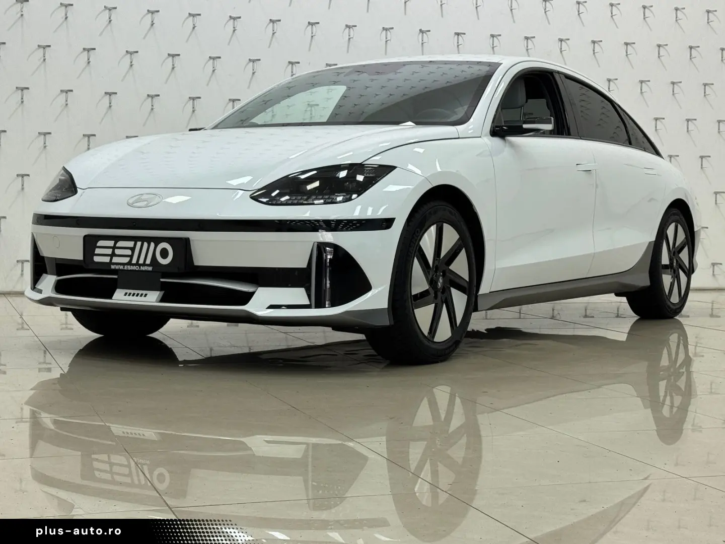 HYUNDAI IONIQ 6 77 4kWh 325ps 4WD Uniq 360 K BOSE NAV Qi