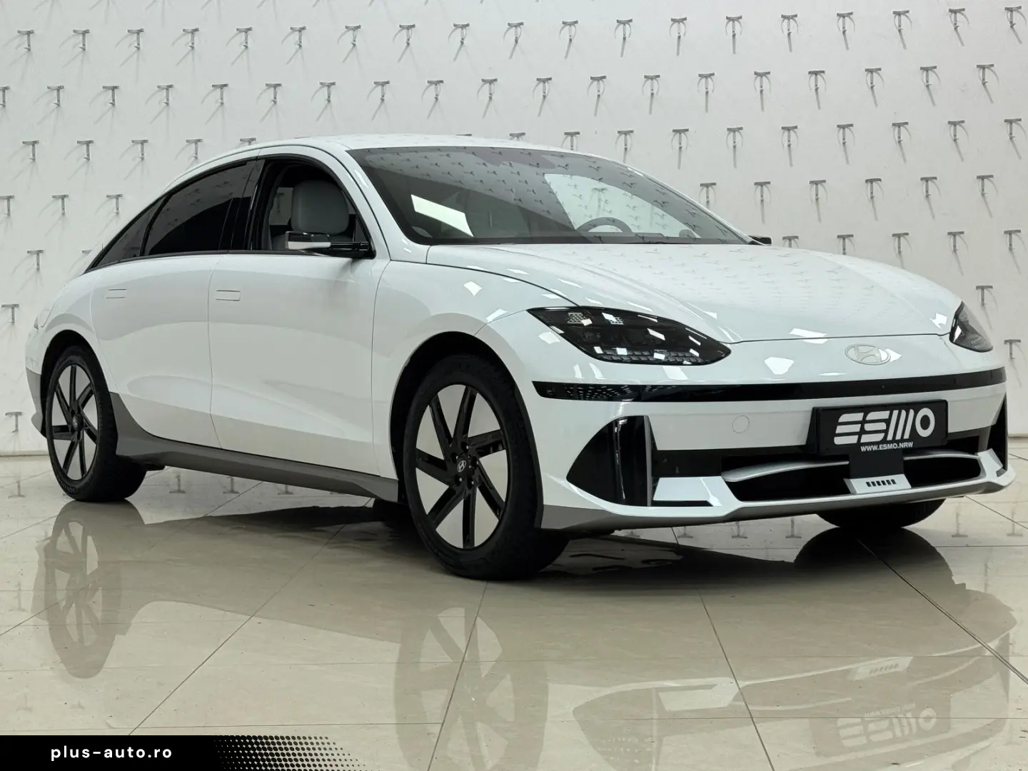 HYUNDAI IONIQ 6 77 4kWh 325ps 4WD Uniq 360 K BOSE NAV Qi