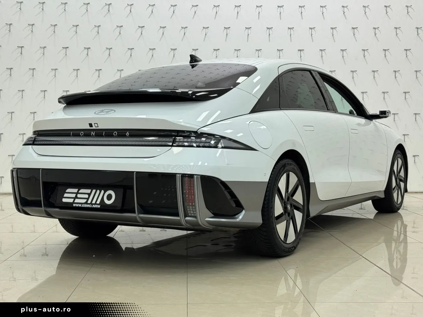 HYUNDAI IONIQ 6 77 4kWh 325ps 4WD Uniq 360 K BOSE NAV Qi