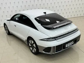 HYUNDAI IONIQ 6 77 4kWh 325ps 4WD Uniq 360 K BOSE NAV Qi