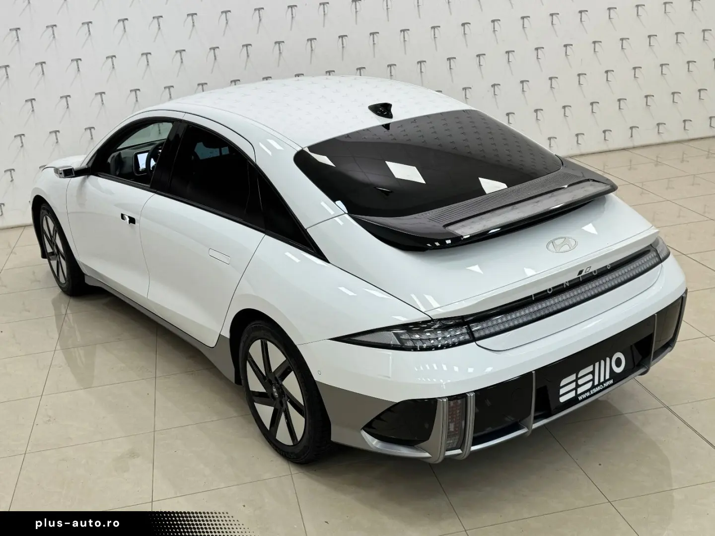 HYUNDAI IONIQ 6 77 4kWh 325ps 4WD Uniq 360 K BOSE NAV Qi