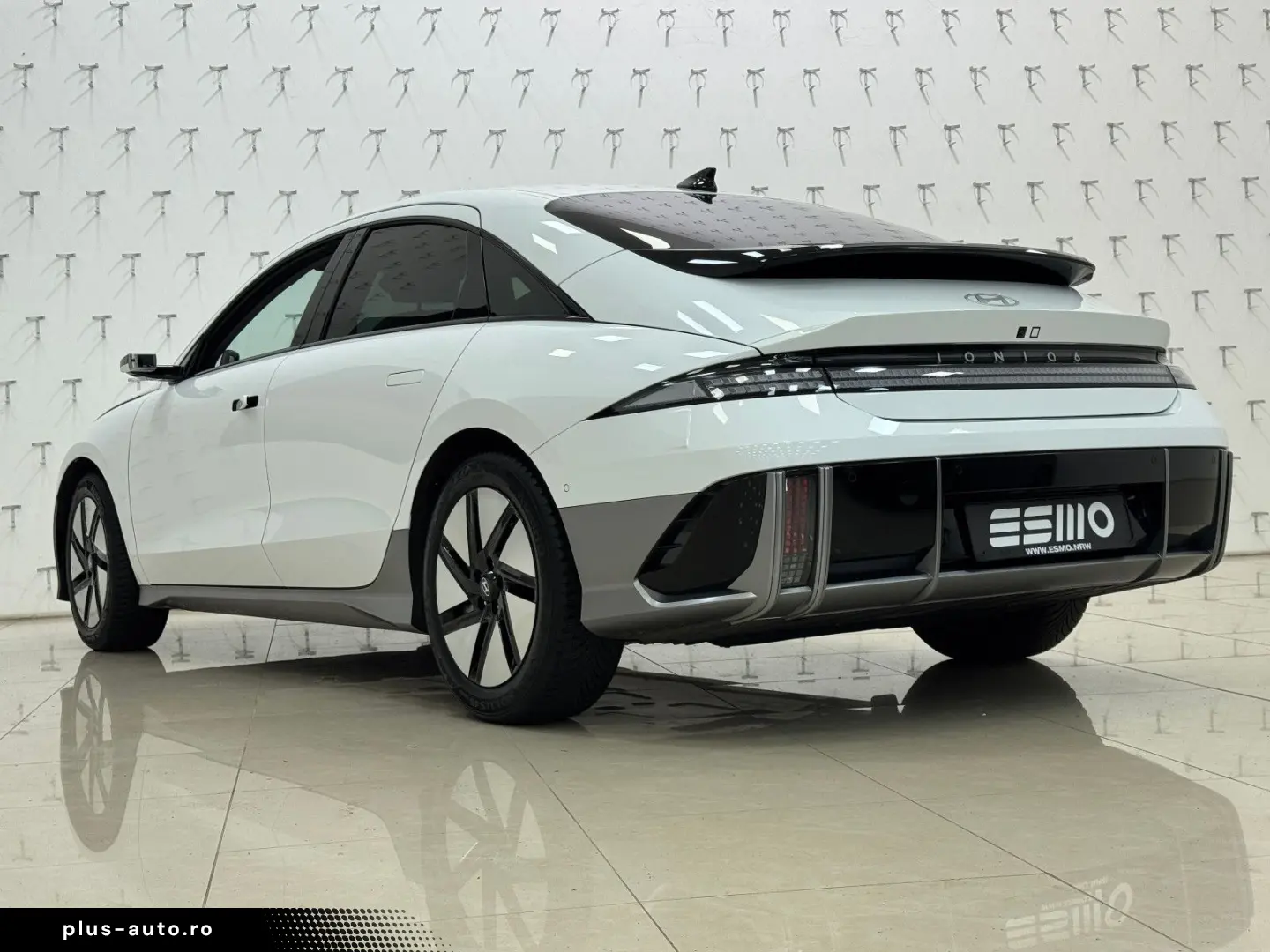 HYUNDAI IONIQ 6 77 4kWh 325ps 4WD Uniq 360 K BOSE NAV Qi