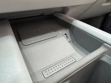 HYUNDAI IONIQ 6 77 4kWh 325ps 4WD Uniq 360 K BOSE NAV Qi