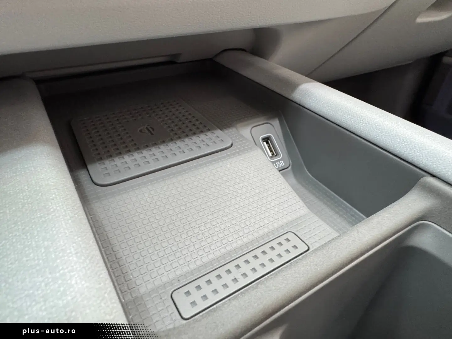 HYUNDAI IONIQ 6 77 4kWh 325ps 4WD Uniq 360 K BOSE NAV Qi