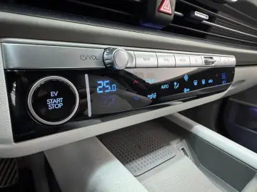 HYUNDAI IONIQ 6 77 4kWh 325ps 4WD Uniq 360 K BOSE NAV Qi