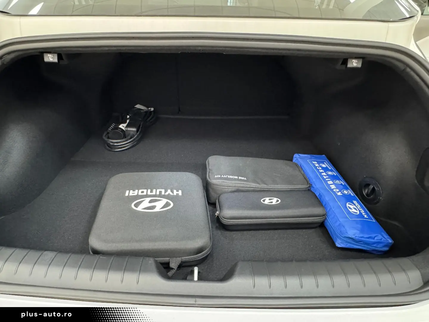 HYUNDAI IONIQ 6 77 4kWh 325ps 4WD Uniq 360 K BOSE NAV Qi