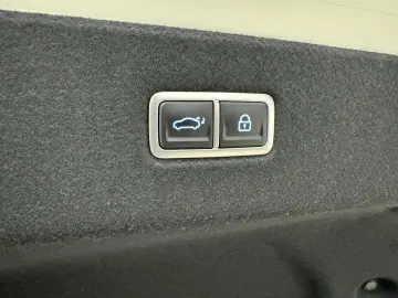 HYUNDAI IONIQ 6 77 4kWh 325ps 4WD Uniq 360 K BOSE NAV Qi