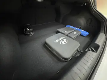 HYUNDAI IONIQ 6 77 4kWh 325ps 4WD Uniq 360 K BOSE NAV Qi