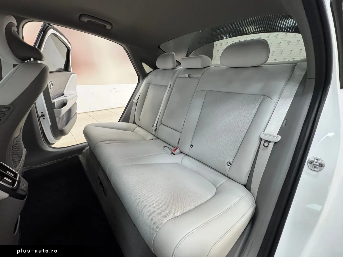 HYUNDAI IONIQ 6 77 4kWh 325ps 4WD Uniq 360 K BOSE NAV Qi