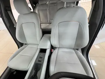 HYUNDAI IONIQ 6 77 4kWh 325ps 4WD Uniq 360 K BOSE NAV Qi