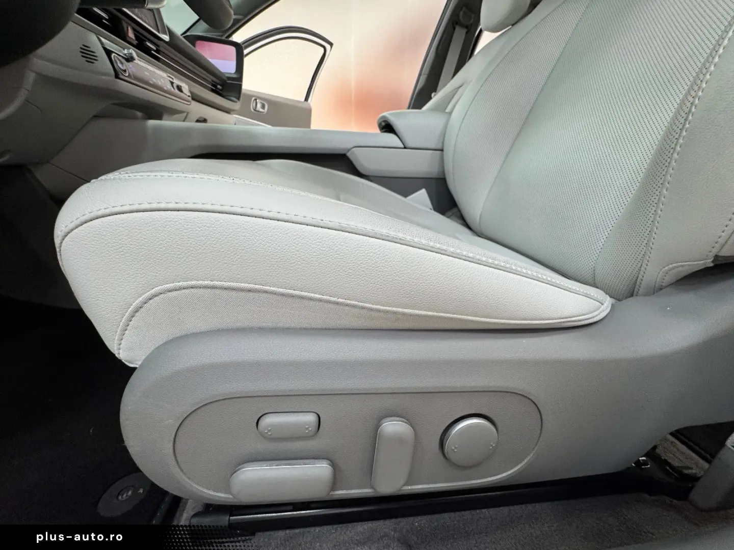 HYUNDAI IONIQ 6 77 4kWh 325ps 4WD Uniq 360 K BOSE NAV Qi