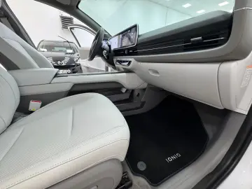 HYUNDAI IONIQ 6 77 4kWh 325ps 4WD Uniq 360 K BOSE NAV Qi