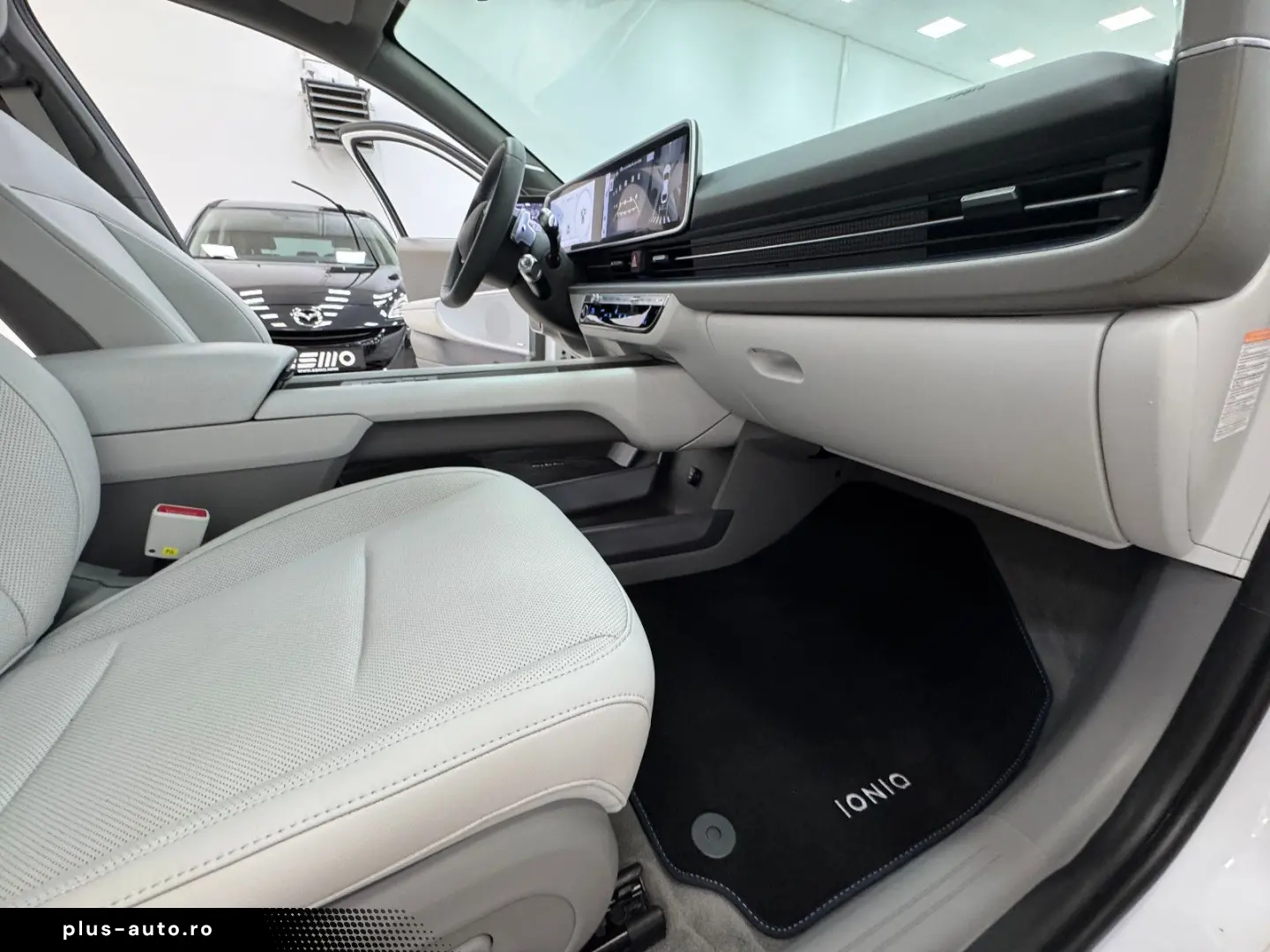 HYUNDAI IONIQ 6 77 4kWh 325ps 4WD Uniq 360 K BOSE NAV Qi