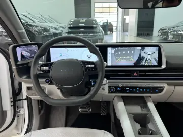 HYUNDAI IONIQ 6 77 4kWh 325ps 4WD Uniq 360 K BOSE NAV Qi