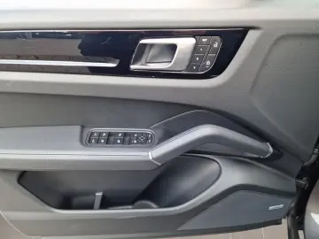 Porsche Cayenne E-Hybrid Platinum Edition