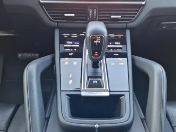 Porsche Cayenne E-Hybrid Platinum Edition