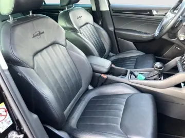 SKODA Kodiaq 2.0 TDI DSG L&K AHK LED LEDER NAVI PANO