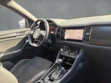 SKODA Kodiaq 2.0 TDI Sportline AHK LED NAVI PDC Tempom